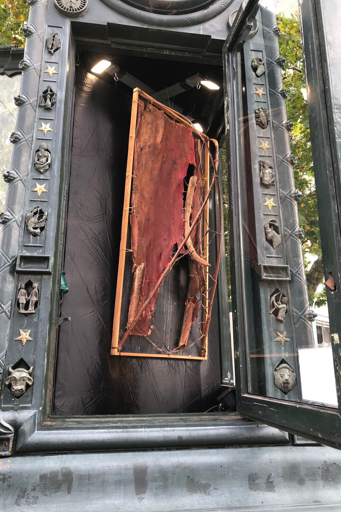 Rindenobjekt 3 Kröpcke Uhr Dieter Rammlmair